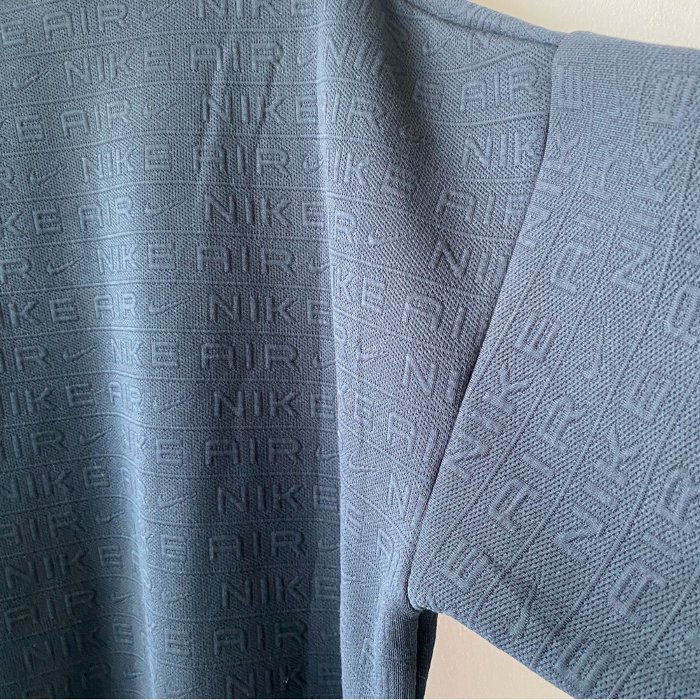 Nike Air Embossed black shirt - Picture 5 of 10